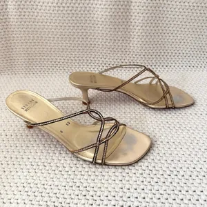 Stuart Weitzman Balance Mule Gold Supple Embellished Kitten Heel Sandals 8N thumbnail 3