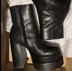 Steve Madden black leather cobra boots 2021 heeled platform booties bratz 6 thumbnail 5