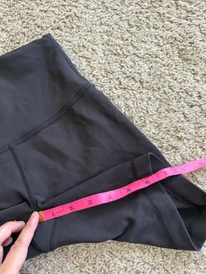 Lululemon Wunder Train High-Rise Short 6"
Black thumbnail 6