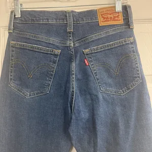 Levis‎ Jeans Womens 27 Wedgie Straight Blue Distressed Denim Stretch High Rise thumbnail 6