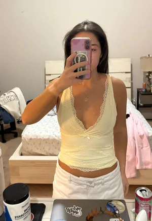 Amazon butter yellow top thumbnail 1