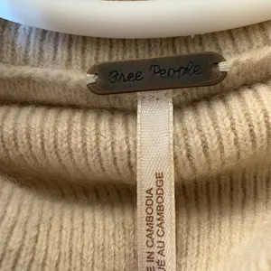 Free People Cashmere Oatmeal Cropped Turtleneck Sweater Boxy Fit‎ Size Small thumbnail 5