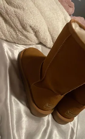 Koolaburra by Ugg Boots thumbnail 2