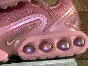 Women’s Nike DN8s size 9 thumbnail 2
