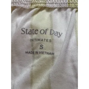 State of Day Womens Small Pajama Set Yellow White Striped Top & Shorts NWT A4020 thumbnail 2