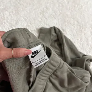 Nike Womens Green Cotton M Preppy Running Athleisure Luxe Sports Loungewear thumbnail 6