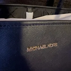 New Michael Kors shoulder bag adjustable hand strap genuine leather Sliver Logo thumbnail 4