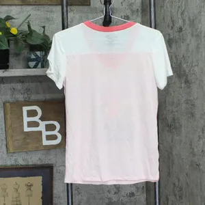 NWT Peanuts Juniors Gang V-Neck Graphic Tee Coral / Ivory / Neon Coral Pink S thumbnail 3