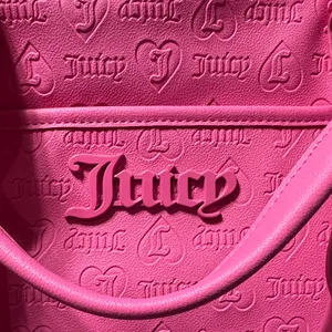 JUICY COUTURE Hot Pink Embossed Shoulder Weekender Bag & Small Coin Purse thumbnail 3