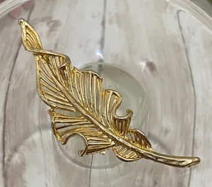 Unsigned Gold Leaf Brooch thumbnail 6
