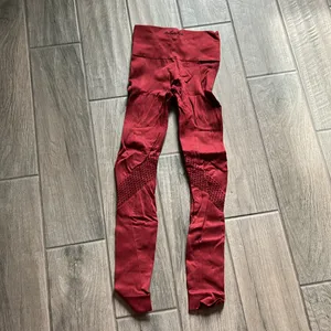 Alaska dark red leggings thumbnail 3