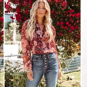Vici floral top thumbnail 2