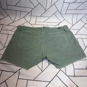 Carve Designs Corduroy Shorts Size 10 Sage Green Frayed Hem Five Pocket thumbnail 3