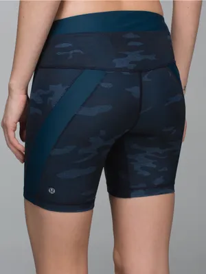 lululemon athletica Clip-In Short Camo Bike Shorts Size 4 thumbnail 2