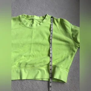 Lululemon cropped sweatshirt - yellow - size 8 thumbnail 3