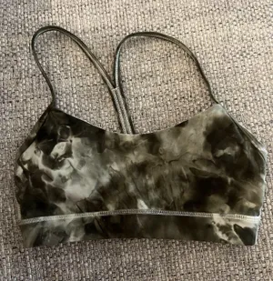 Lululemon Sports Bra Y Flow thumbnail 1