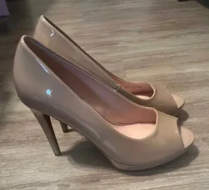 Chinese Laundry Women’s open toe beige heels Size 9.5 shoes thumbnail 1