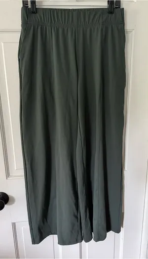 Old Navy Olive Green Wide-Leg Pull-On Trousers thumbnail 1