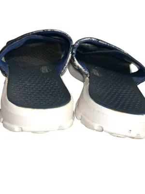 Skechers blue and white flower design gogamat sandals. Great pre loved conditio. thumbnail 9