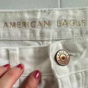 AMERICAN EAGLE Hi-Rise Tomgirl Denim‎ Jeans Size 6 Long White Distressed NEW thumbnail 7