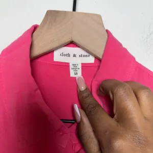 Cloth & Stone Women Ruffle Button‎ Down XS Pink Vibrant Hibiscus Sleeveless Top thumbnail 9