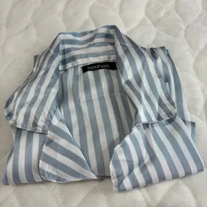 Boohoo Womens Pajama Set Size 2 Blue White Striped Shirt Shorts Sleepwear Lounge thumbnail 13