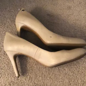 Calvin Klein nude pumps thumbnail 3