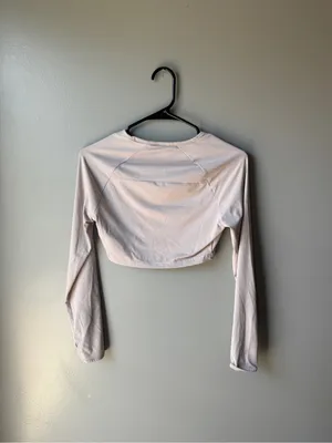 Gymshark Women’s XS Long Sleeve Cropped Athletic Workout Top Beige thumbnail 5