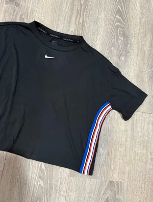 Nike cropped tee shirt  thumbnail 2