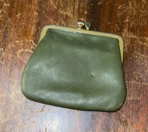 Olive Green Leather Vintage Kiss-Lock Coin Purse thumbnail 1