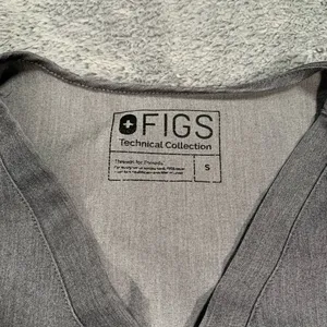Figs gray technical collection scrub top aya small thumbnail 4