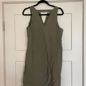 Banana Republic Green Dress thumbnail 2