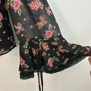 Rebecca Minkoff Devy Black/Pink Floral Ruffle Bell Sleeve Blouse Size Small thumbnail 11