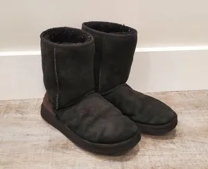 Ugg Black Classic Short II Boots Women's Size 8 thumbnail 2