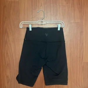 Aritzia Biker Shorts TNA thumbnail 3