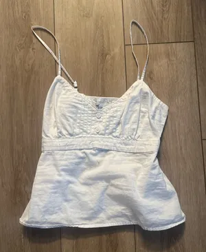 Hollister Cropped Size XS Barley Worn thumbnail 1