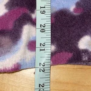 NEIMAN‎ MARCUS CASHMERE VNECK SWEATER Watercolor Purple SIZE MEDIUM Fits like an thumbnail 8