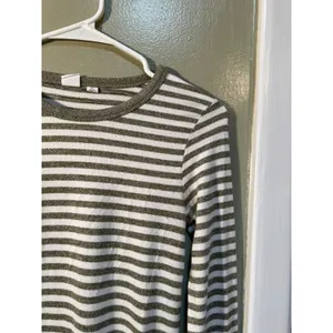 Gap Women's Size XS Long Sleeve Cozy Crewneck T-Shirt Olive Green White Stripes thumbnail 5