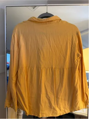 NEW Yellow Button Down Shirt Size M Size M thumbnail 2