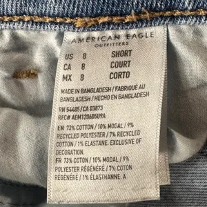 American Eagle SZ 8 SHORT Mom Jeans Distressed Zip-Fly Hi-Rise Zip-Fly Pockets thumbnail 9