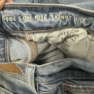 American Eagle 90s Low Rise Skinny Kick Jeans Womens 4Long Raw Hem Stretch Boho thumbnail 7