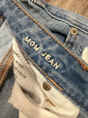 American Eagle Womens Mom Jeans Size 12 Regular Light Wash Distressed High Rise thumbnail 4