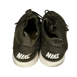 Nike Lightweight Athletic‎ Shoes thumbnail 4
