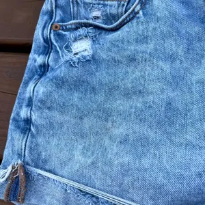 American Eagle Jean Shorts Mom Crossover Waist Blue Distressed Denim Stretch 4 thumbnail 3