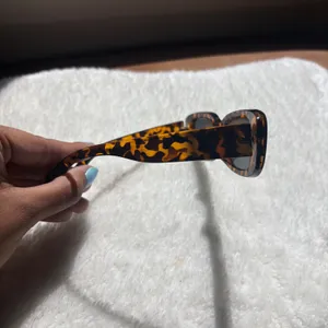 Tortoise Shell Rectangular Sunglasses Retro 90s Y2K Brown Animal Print Shades thumbnail 4