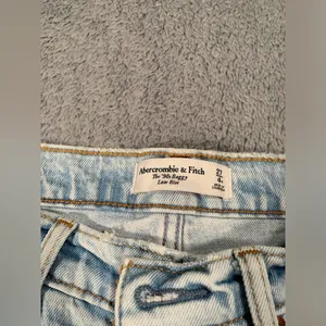 Abercrombie & fitch’90s baggy low rise Women's Jeans 27/4R thumbnail 3