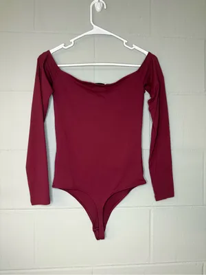 Babaton Aritzia Contour Off the Shoulder Bodysuit in Wine Red Women’s Size Small thumbnail 6
