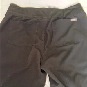 FIGS women's Black Jogger scrub Pants MP thumbnail 5