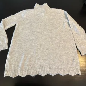 Elegant Light Gray Turtleneck Sweater‎ Size M thumbnail 7