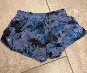 Lululemon 2.5" Shorts thumbnail 1